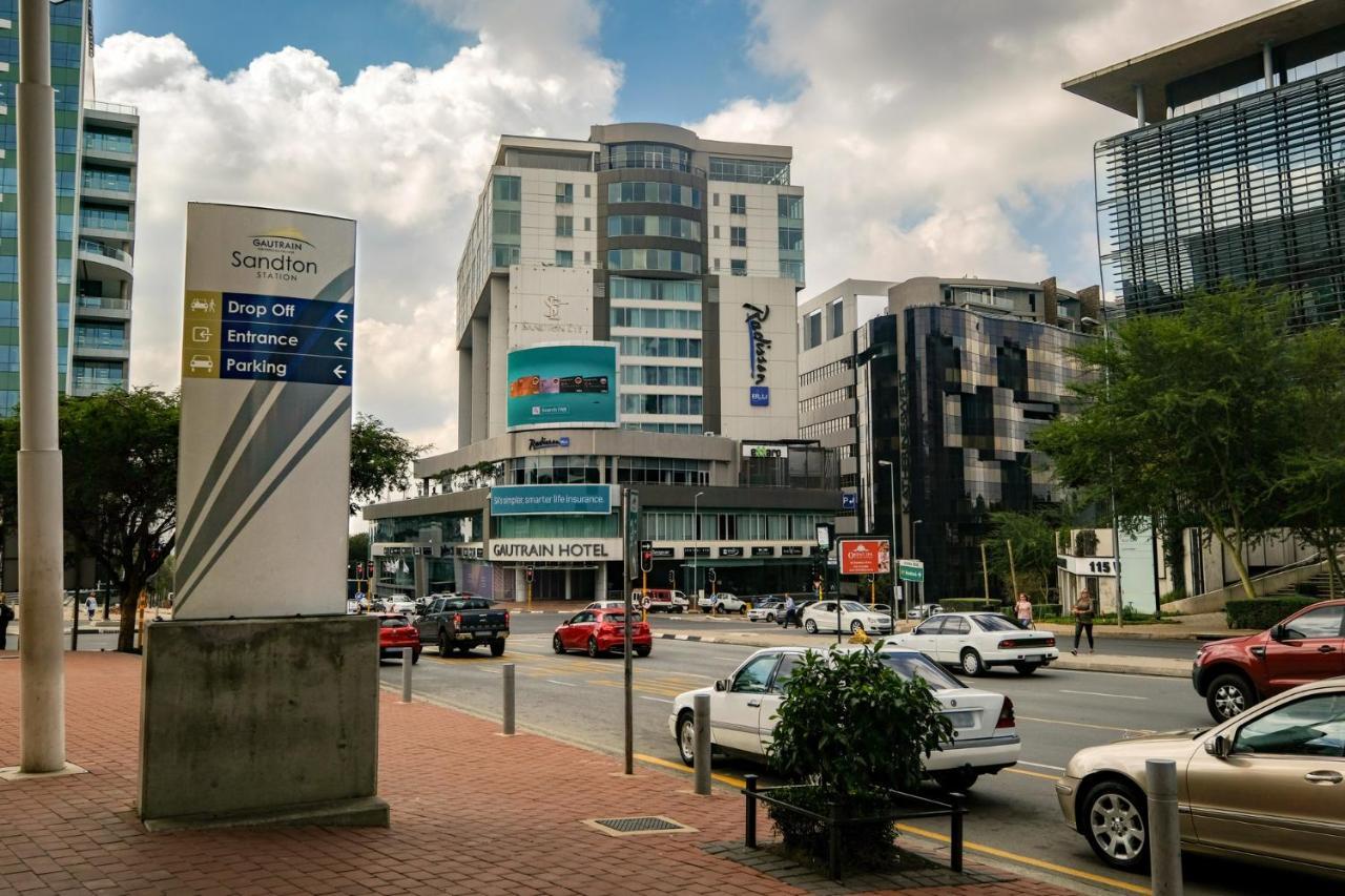Radisson Blu Gautrain Hotel, Sandton Johannesburg Exterior foto